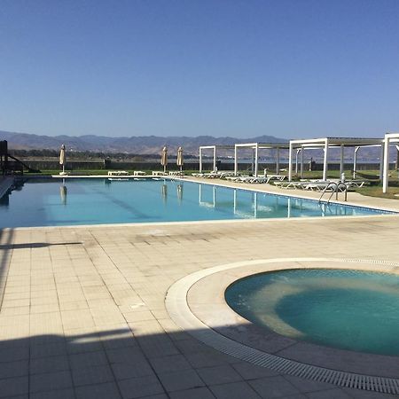 Aphrodite Beachfront Apartment Kaziverá Kültér fotó