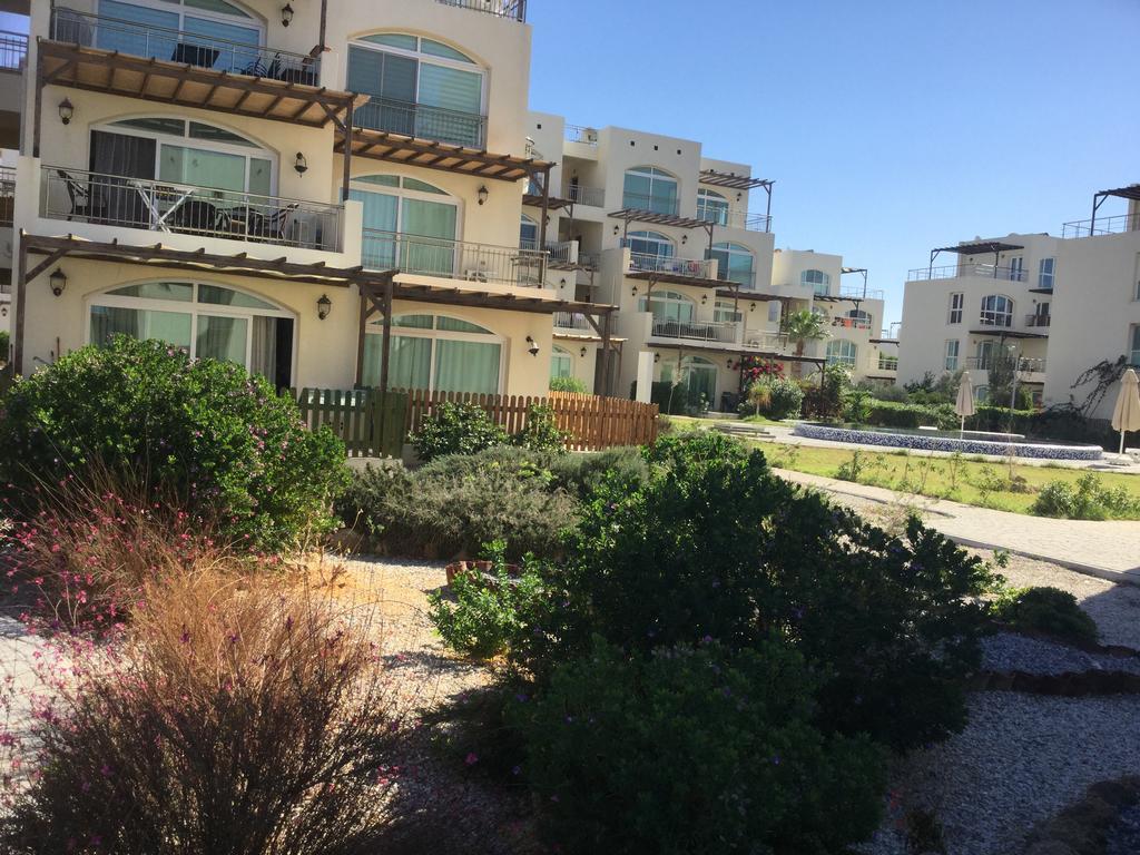 Aphrodite Beachfront Apartment Kaziverá Kültér fotó