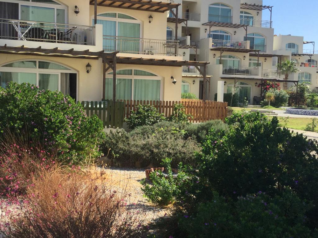 Aphrodite Beachfront Apartment Kaziverá Kültér fotó