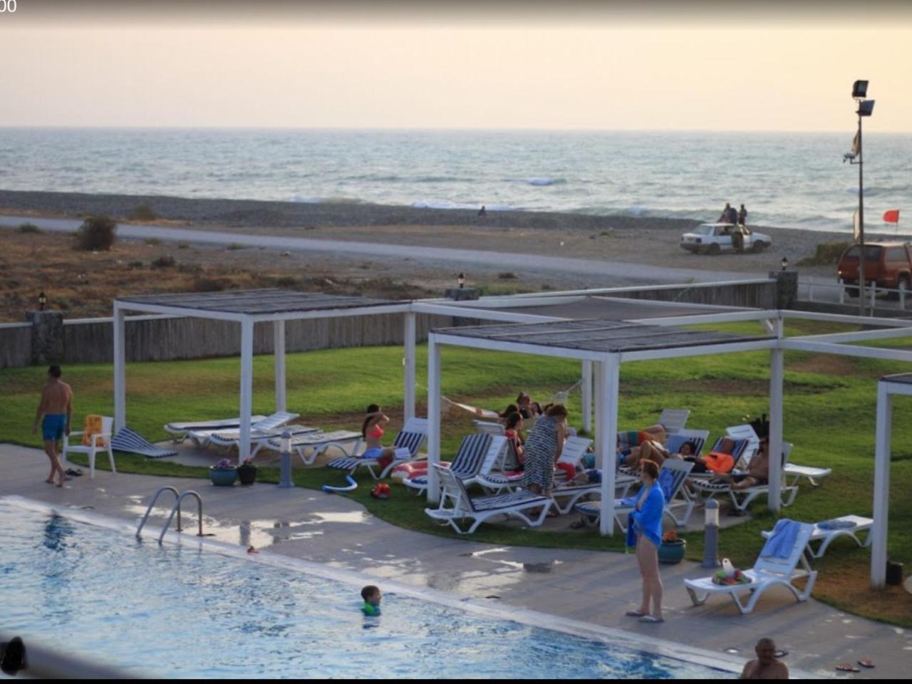 Aphrodite Beachfront Apartment Kaziverá Kültér fotó